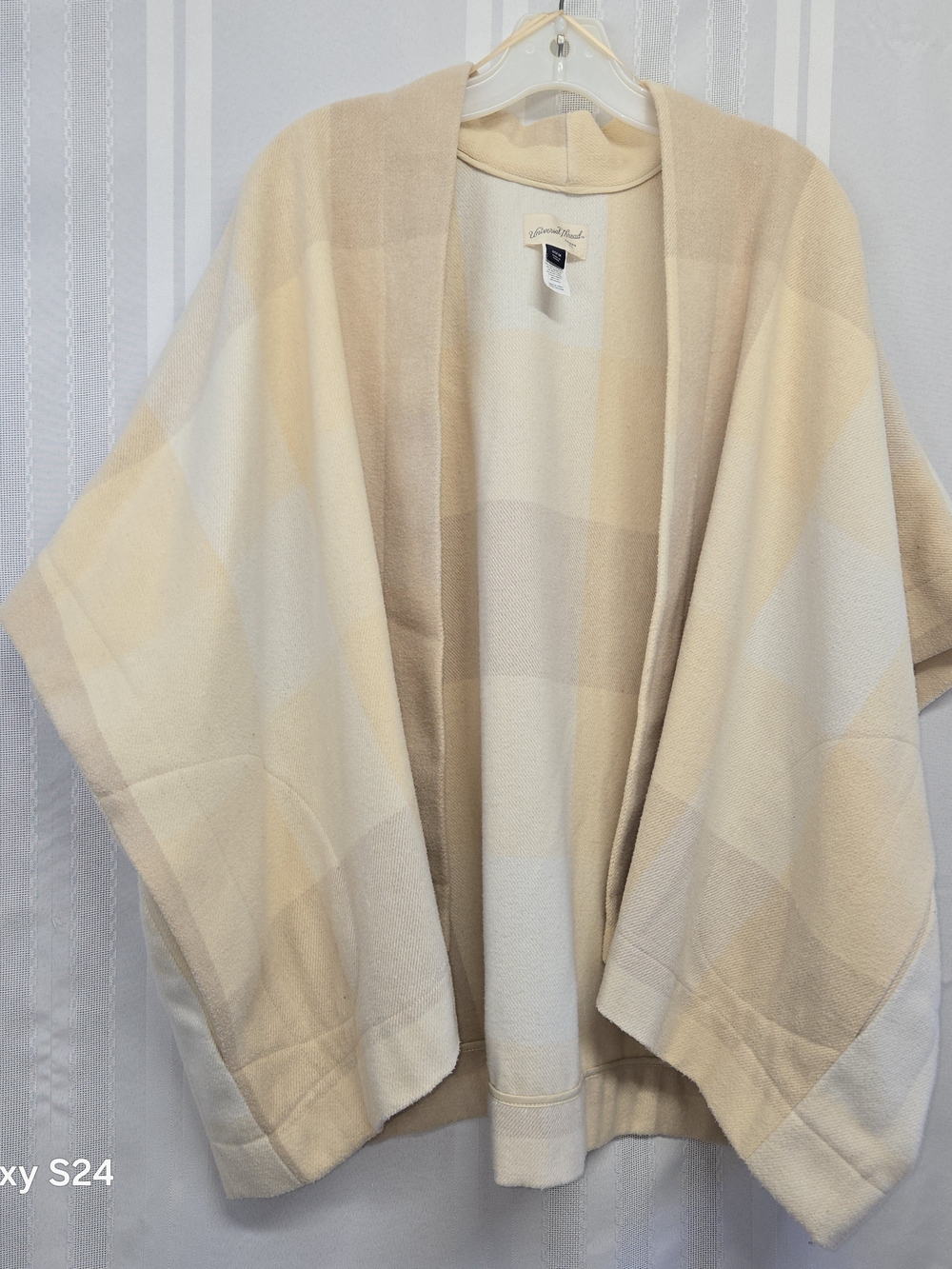 UNIVERSAL THREADS CREAM AND BEIGE PLAID OPEN CAPE SIZE OSFM